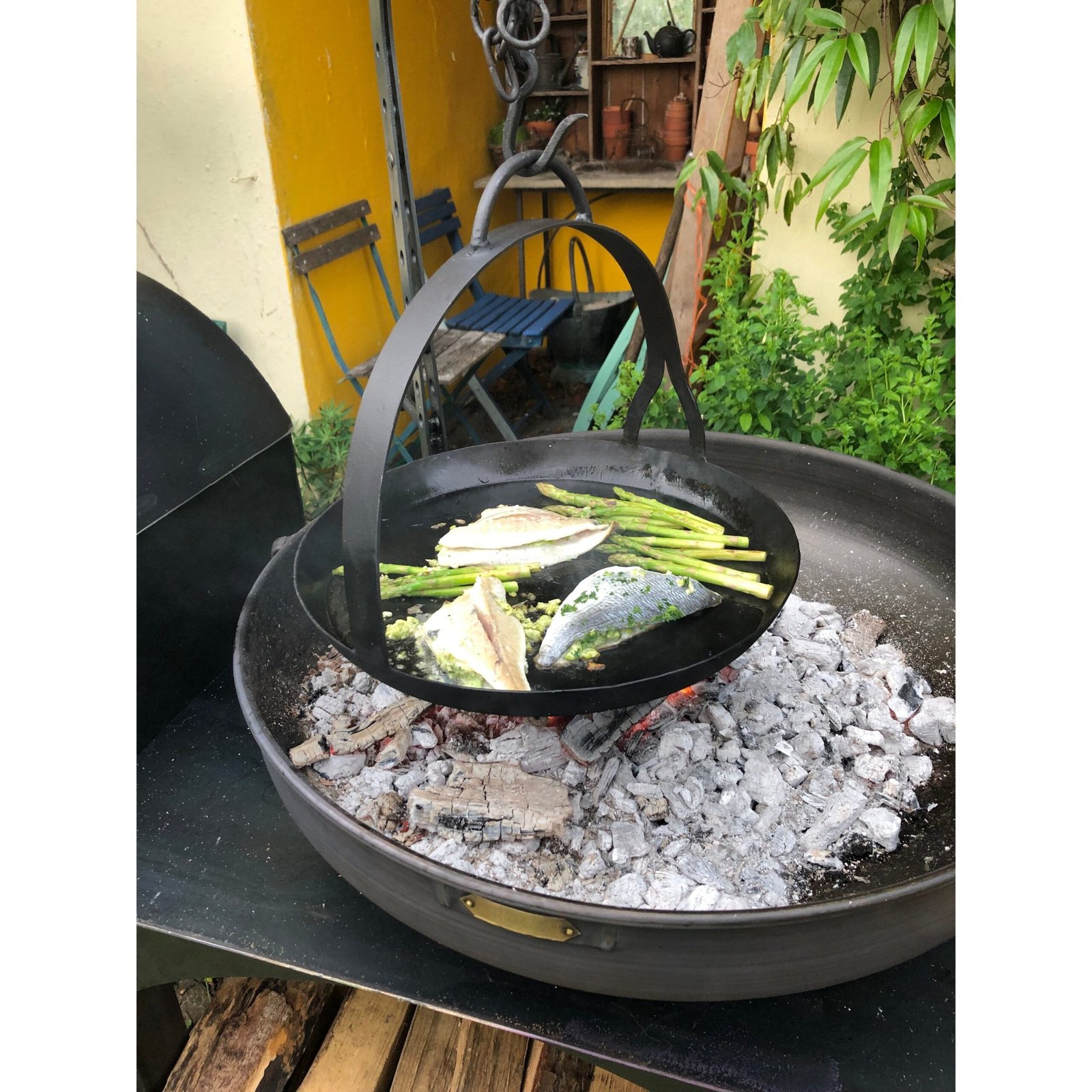 Firepits UK Flat Bottomed Hanging Skillet Pan FBS1